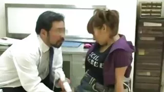 O irmão excitado apanhou a irmã lésbica com a xxx videos amador brasileiro amiga
