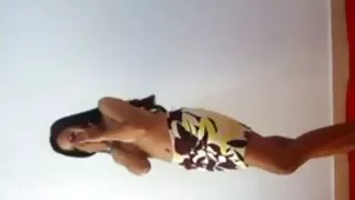 Transexual bonito amador brasileiro novinha esconde uma surpresa inesperada entre as pernas