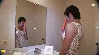 Enteado fodido por uma bela mãe busty no quarto amadoras brasileiras novinhas