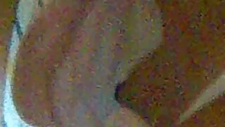 Colocando um dedo no ânus de uma morena, um homem decidiu foder uma video de sexo caseiro brasileiro gracinha na Bunda