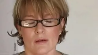 Esposa amador brasileiro xvideos empurrões cônjuge pau para distraí-lo de jogos de telefone